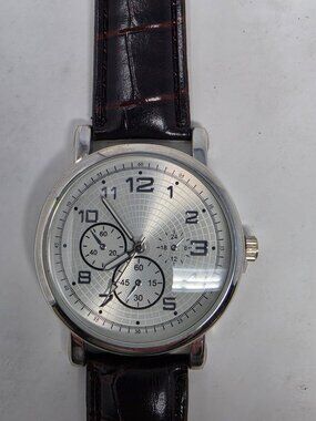 Quartz Wristwatch Silver Case White Dial Dark Brown Leather Strap